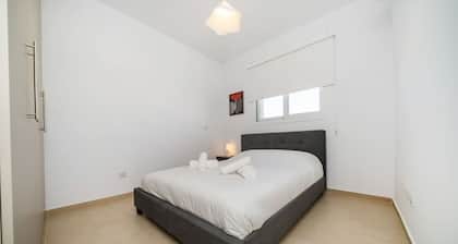 New 1 bedroom flat next to University