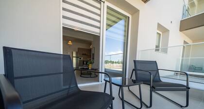 New 1 bedroom flat next to University