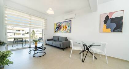New 1 bedroom flat next to University