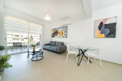 New 1 bedroom flat next to University