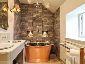 Bathroom - HOPE COTTAGE, family friendly, with open fire in Great Longstone (Bakewell)