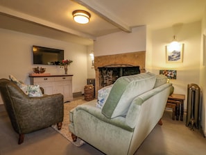 Living area - HOPE COTTAGE, family friendly, with open fire in Great Longstone (Bakewell)