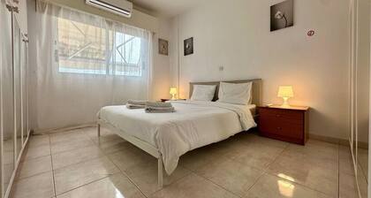 1 bedroom flat 200m from beach