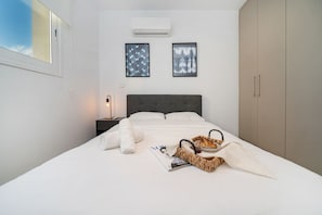 Room - New 1 bedroom flat next to university (Aglantzia)
