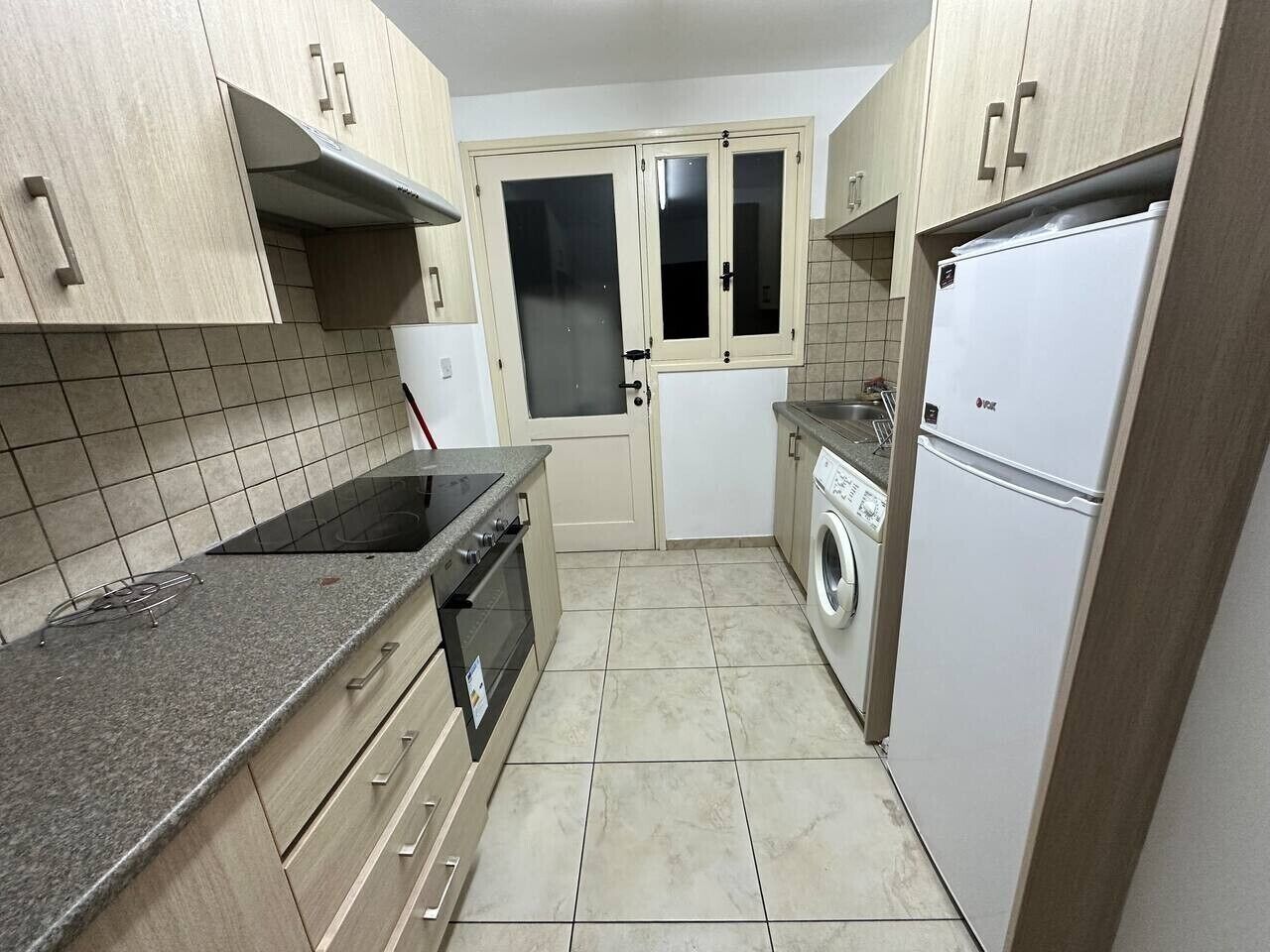 Fridge, oven, stovetop, cookware/dishes/utensils