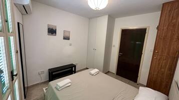 Iron/ironing board, WiFi, bed sheets