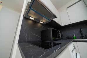 雪櫃、微波爐、爐具、廚房用具/餐具/器皿