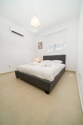 New 1 bedroom flat next to university