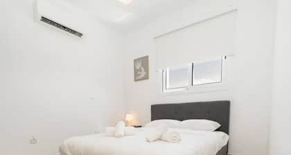 New 1 bedroom flat next to university