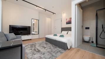 Desk, iron/ironing board, WiFi, bed sheets