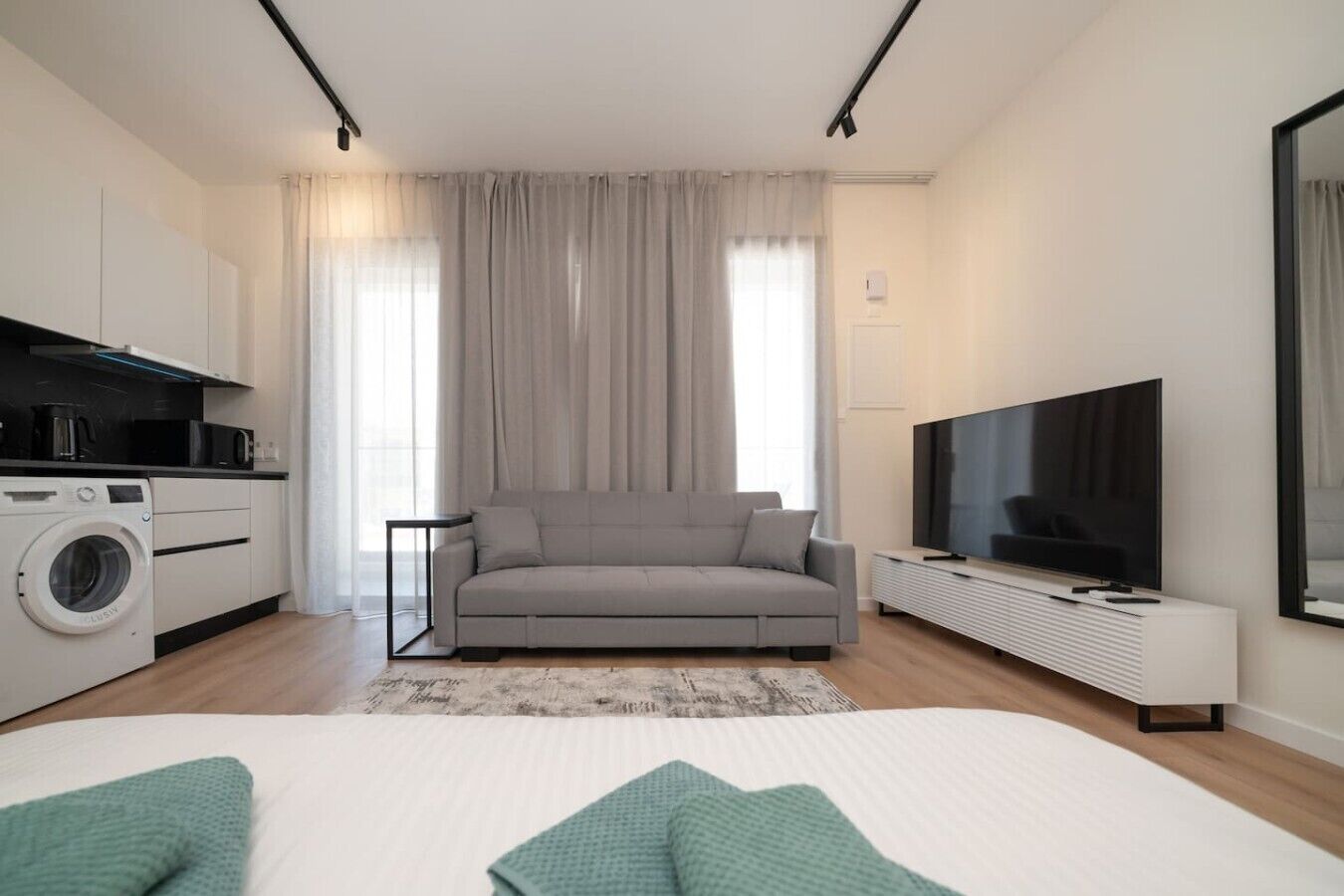 Desk, iron/ironing board, WiFi, bed sheets