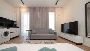 Desk, iron/ironing board, WiFi, bed sheets