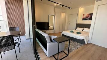 Desk, iron/ironing board, WiFi, bed sheets