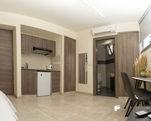 Room - Modern stylish studio, historic center, near beach (Limassol)