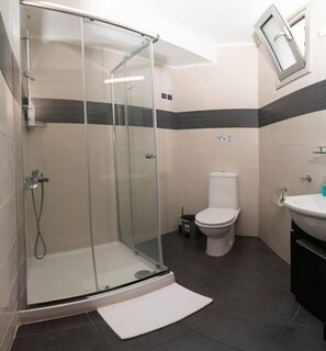 Bathroom - Modern stylish studio, historic center, near beach (Limassol)