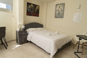 Room - Modern stylish studio, historic center, near beach (Limassol)