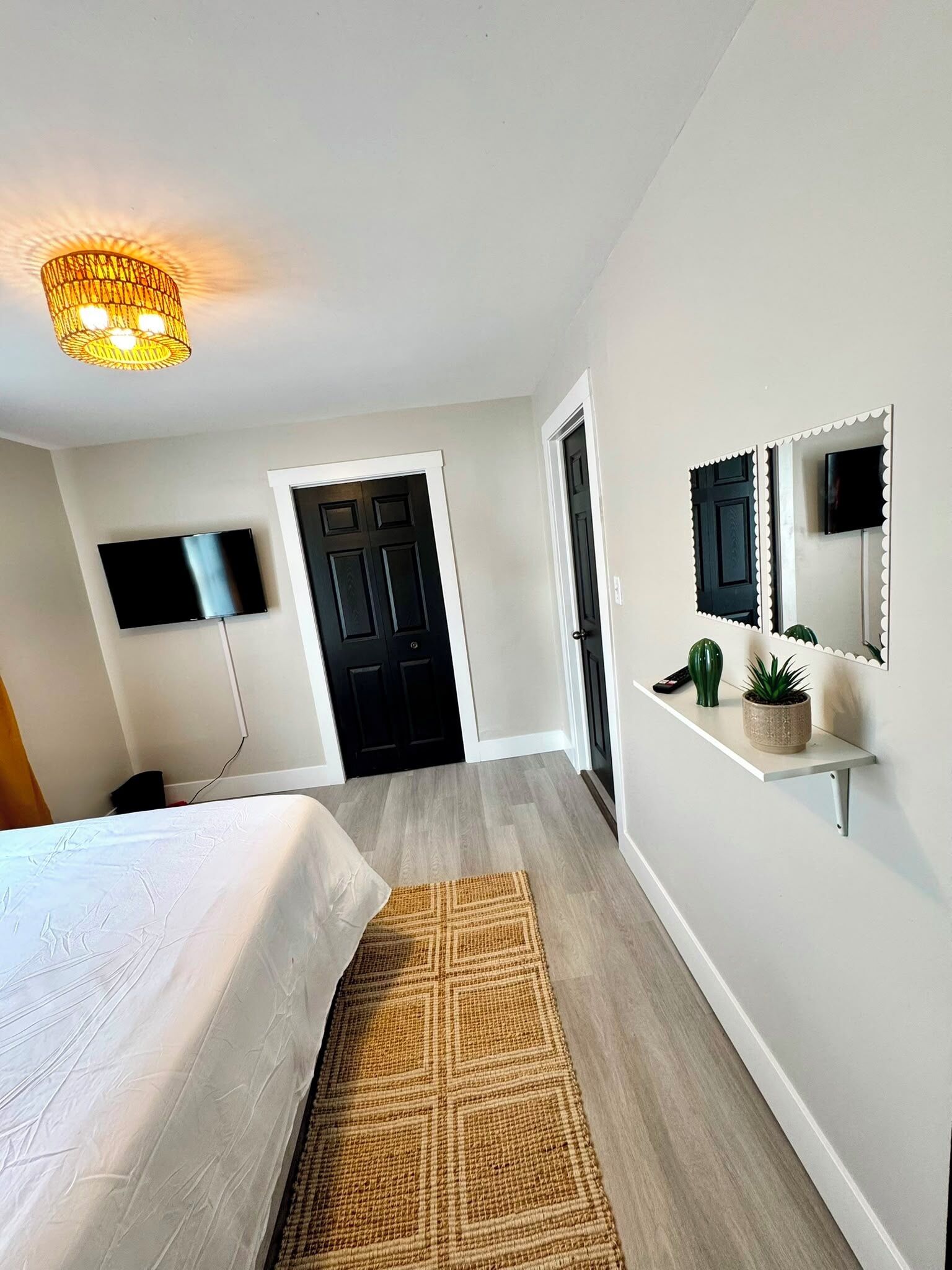 3 slaapkamers, een strijkplank/strijkijzer, wifi, beddengoed