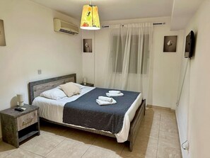 Room - 1 bedroom flat, historic center (Limassol)