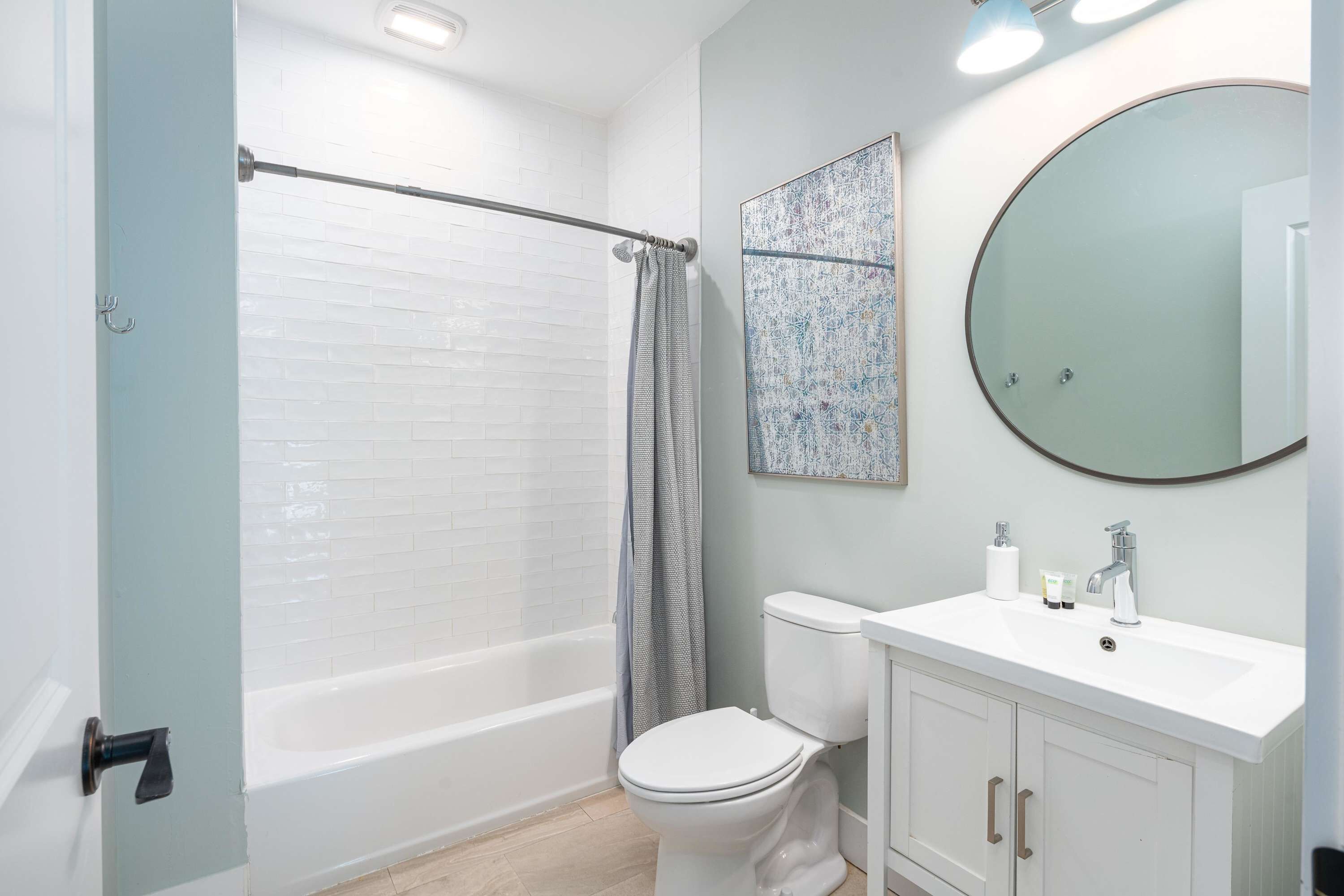 Shower, hair dryer, towels, shampoo