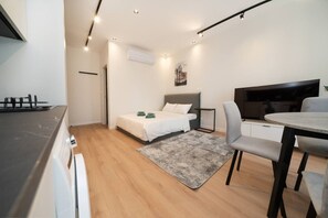 Room - New central studio with balcony (Limassol)