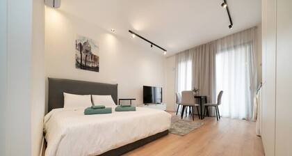 New central studio with balcony
