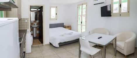 Iron/ironing board, WiFi, bed sheets