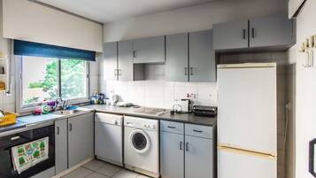 Refrigerador, horno, lavavajillas, cafetera/tetera