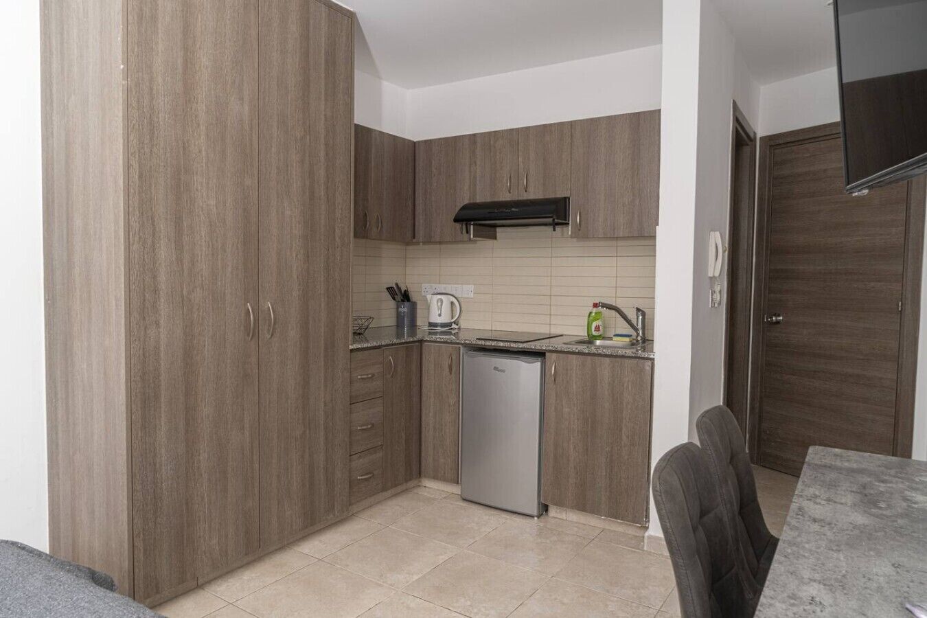 Utensilios de cocina y mesa de comedor