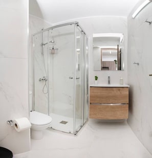 Bathroom - Modern studio in historic center (Limassol)