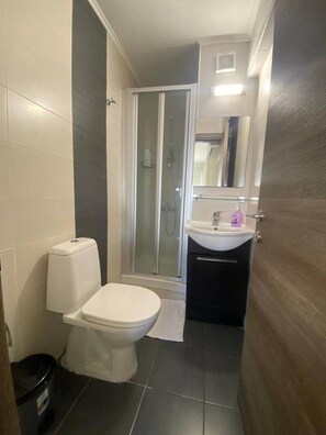 Bathroom - Modern studio in historic center, near beach, view (Limassol)