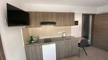 Fridge, cookware/dishes/utensils, dining tables