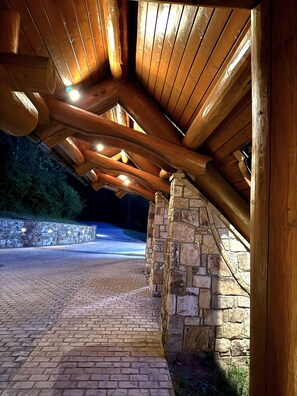 A stone wall with a wooden roof structure. - Hamatreya- Panoramic Shenandoah Views (Rileyville)