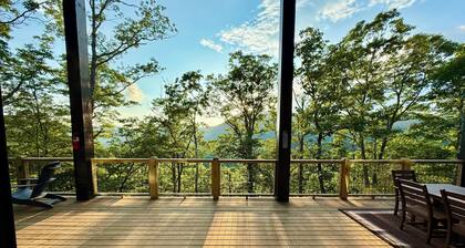 Lodge at Pinhook Gap w/ Sunset Views, Hot tub & EV