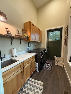 Interior - Lodge at Pinhook Gap w/ Sunset Views, Hot tub & EV (Tuckasegee)