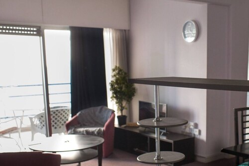 Private single room in shared flat, best location