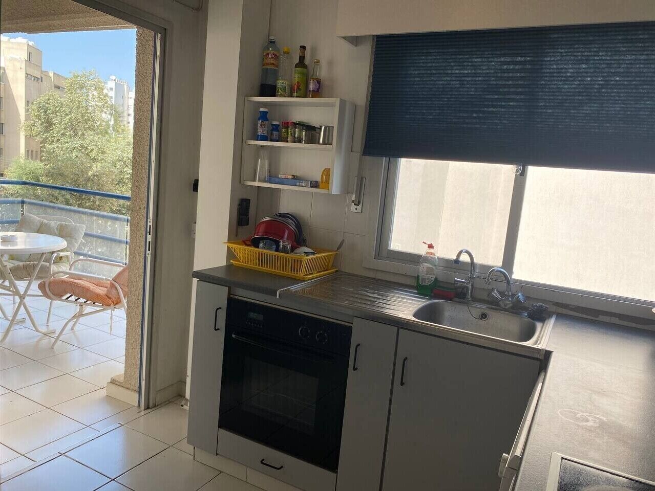 Coffee/tea maker, fridge, oven, dishwasher