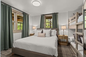 Room - Lakefront Cabin w/ Hot Tub + Movie room (Wautoma)
