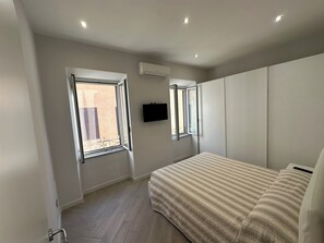 Room - Ambra's House (Terracina)