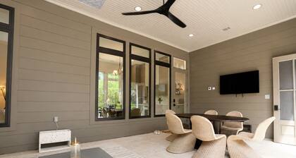 Modern 2 bedroom cottage on 250 private acres with wood-fire hot tubs.