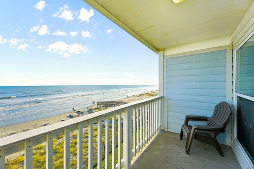 Oceanfront Escape: Top-Floor 2/2 Panoramic Views