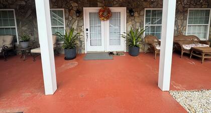 Fabulous 2-bedroom apartment with AC in Roanoke Rapids