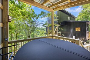 Outdoor dining - NEW listing! The Celina Bin~hot tub~TN~The Cumberland Collective (Celina)