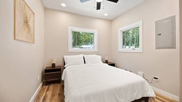 2 bedrooms, desk, iron/ironing board, free WiFi