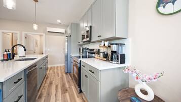 Coffee/tea maker, fridge, microwave, oven