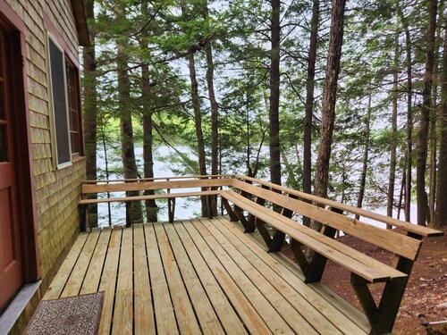Gorgeous primitive 3-bedroom cabin on Craig Pond, perfect for family adventures
