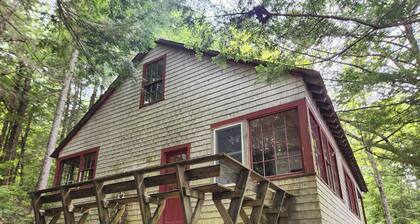 Gorgeous primitive 3-bedroom cabin on Craig Pond, perfect for family adventures