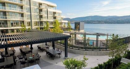 Waterfront luxurious 2-bedroom/2 bath apartment in fabulous Kelowna