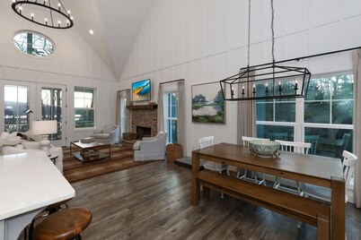 Elegant Murray Cove at Lake Burton