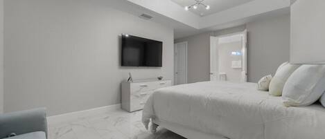 6 bedrooms, WiFi, bed sheets