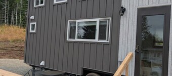 Lakeside, Cozy Tiny Home - Quaint and Fully Equipped